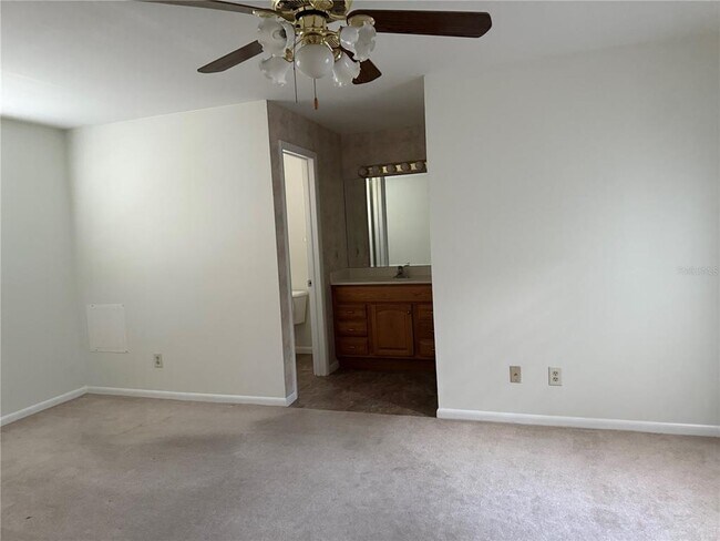 Building Photo - 13513 Shady Shores Dr