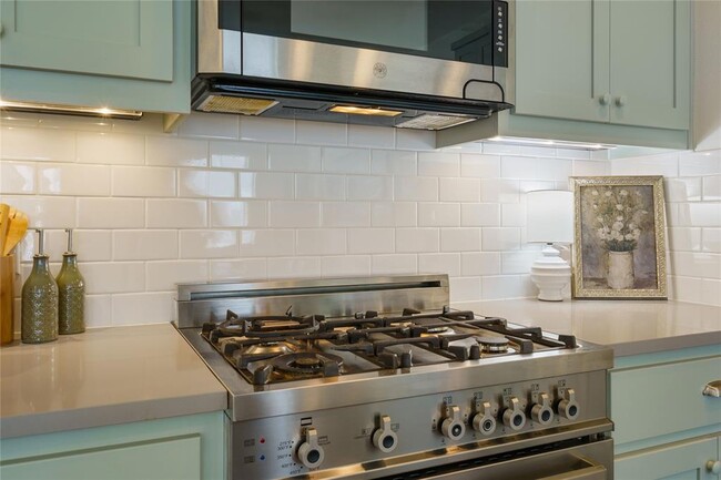 Building Photo - 2708 Halcyon Dr