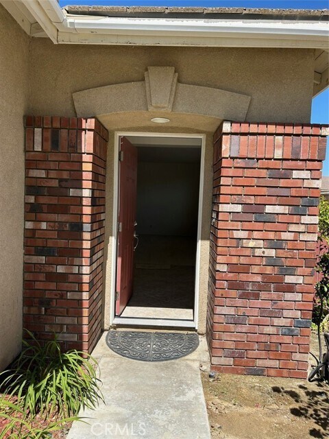 Building Photo - 35921 Camelot Cir