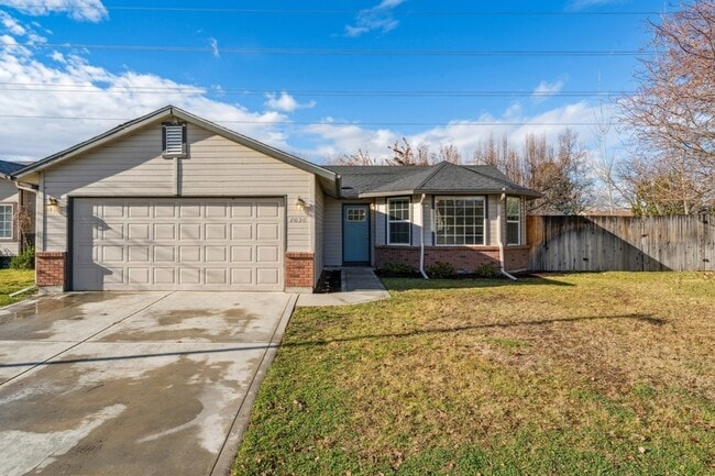 Building Photo - 2036 E Oakridge Ct