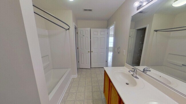 Building Photo - 2611 Ivory Run Way