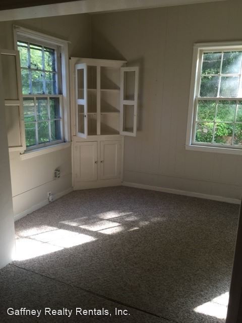 Building Photo - 2 br, 1.5 bath House - 727 College Drive