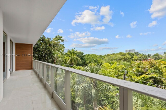 Building Photo - 2200 Brickell Ave