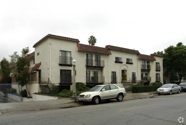 Building Photo - 1108 E Palmer Ave