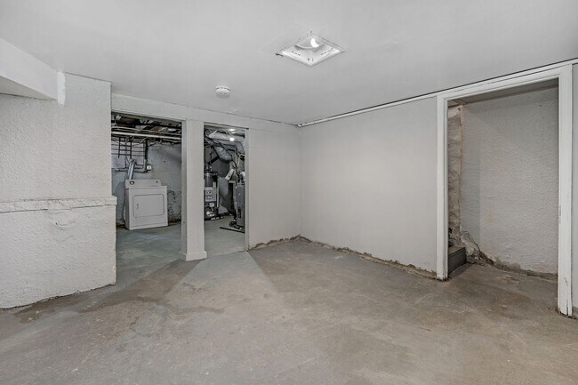 Building Photo - Charming Updated Rowhome in Belair-Edison – Move-In Ready!