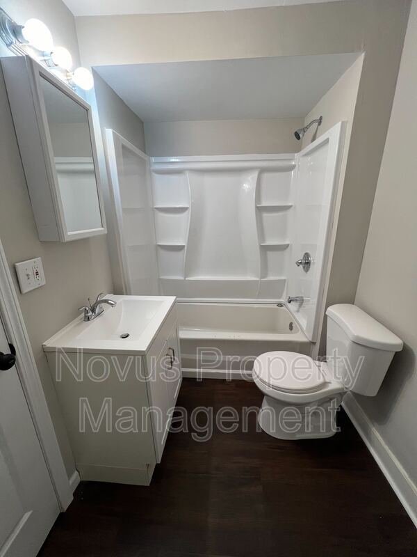 Building Photo - 304 Cedar St