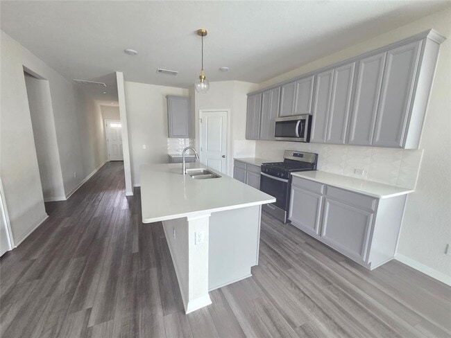 Building Photo - 220 Sun Grv Trl