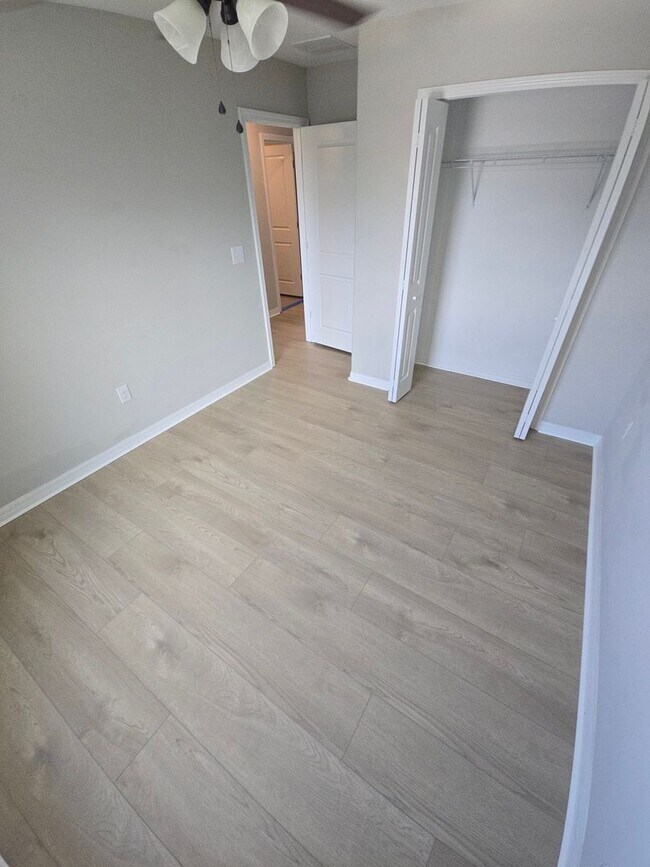 Building Photo - Gorgeous 4-Bedroom, 2.5-Bathroom Home in R...