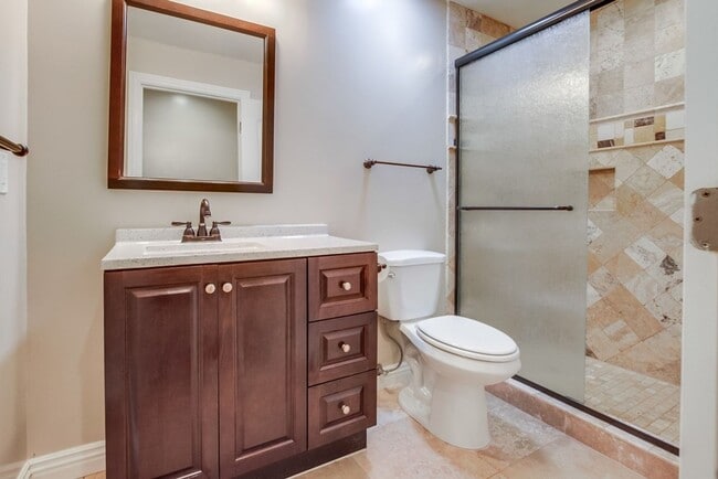 Building Photo - Beautiful 3 Bedroom + Den Home in the Foot...