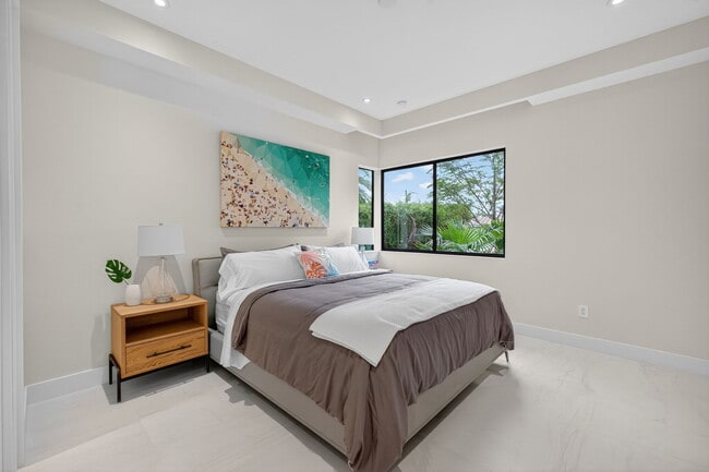 Building Photo - 2757 NE 34th St