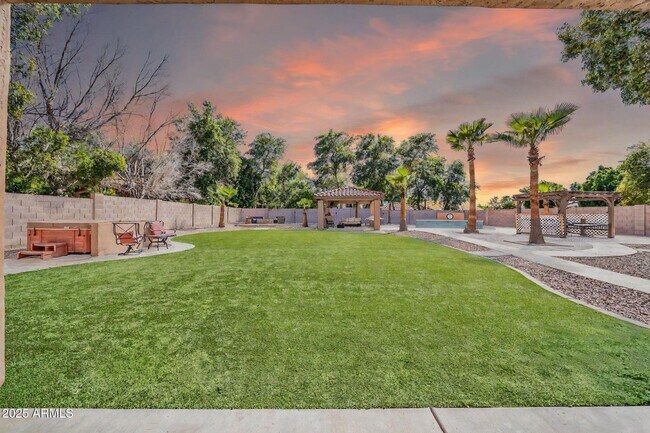 Building Photo - 7149 W Avenida Del Sol