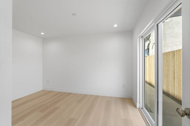 Building Photo - 10963 Calvert St