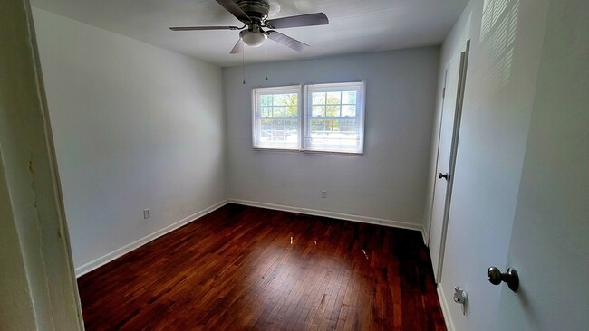 Building Photo - 2619 Wayside Dr