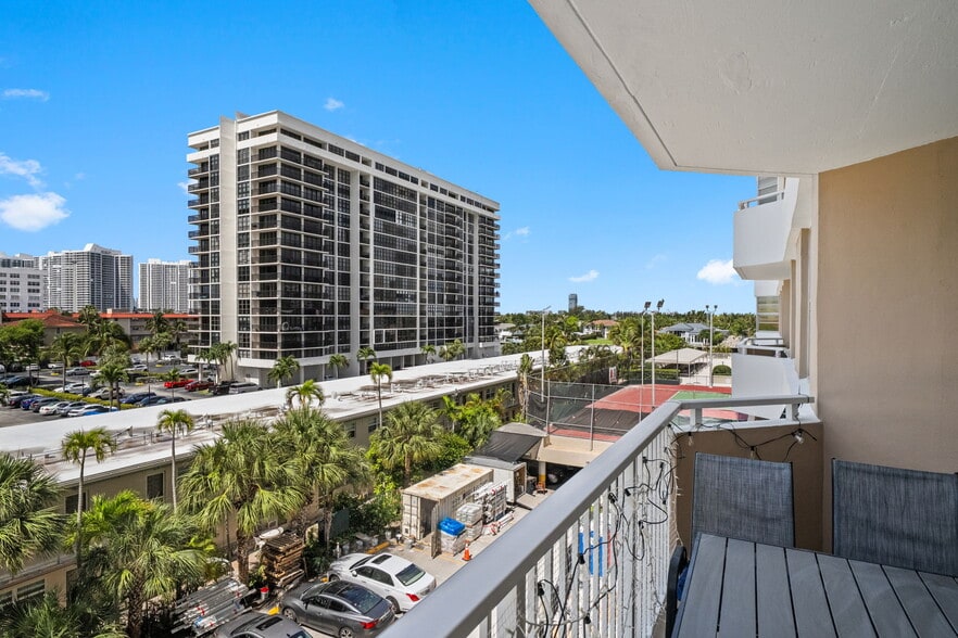 Building Photo - 1985 S Ocean Dr