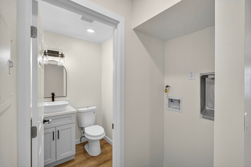 Building Photo - 11972 Walnut St