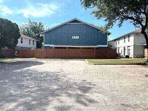 Building Photo - 1309 Southport Dr