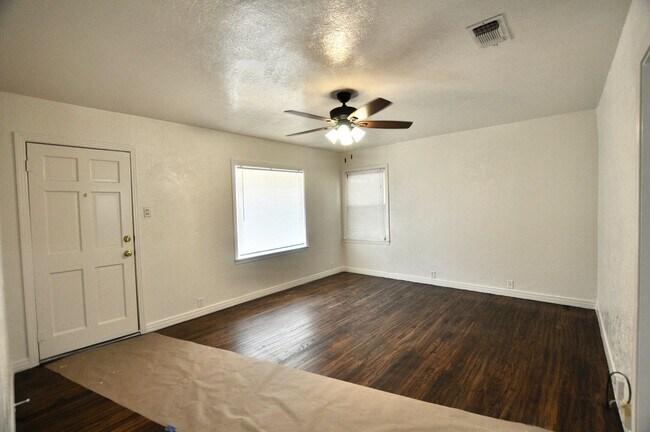 Building Photo - FOR LEASE! Newly Remodeled 2 BR - 1 BA - 1...