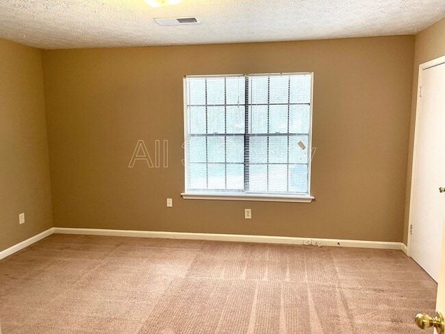 Building Photo - 145 Meadowbrook Ct