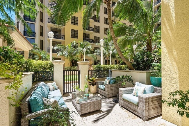 Building Photo - 701 S Olive Ave