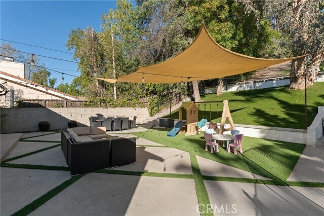 Building Photo - 5244 Vanalden Ave