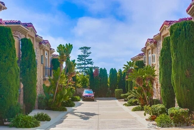 Building Photo - 301 N Rios Ave