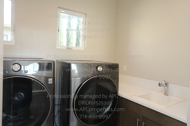 Building Photo - 2041 N Orange Olive Rd