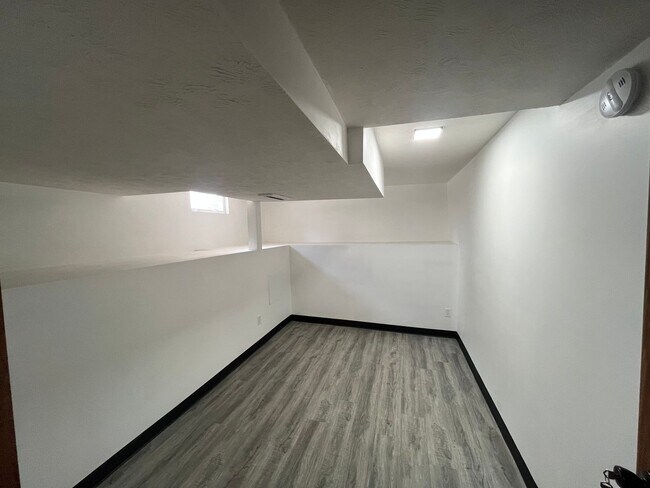 Building Photo - Completely remodeled!