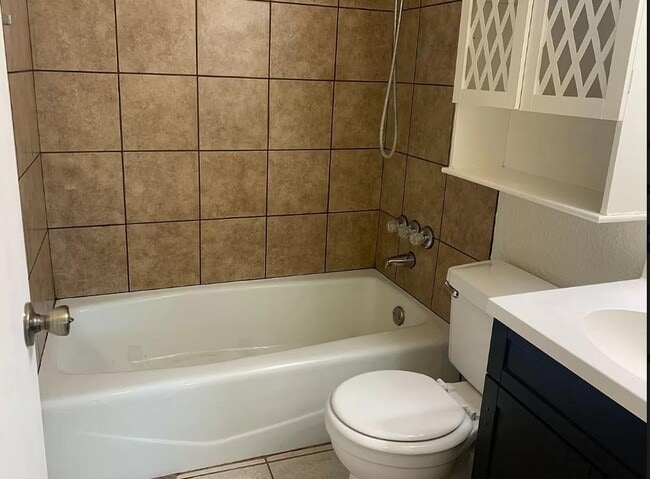 Building Photo - 321 Redstone Ct