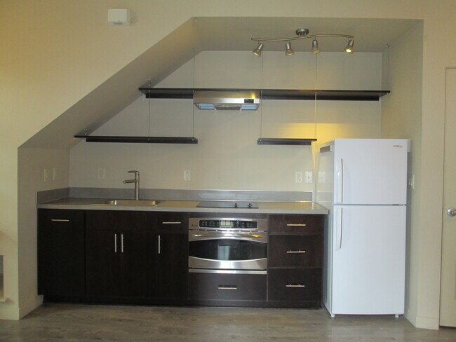 Building Photo - 4321-B SE Division St