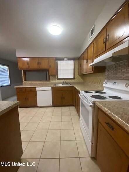 Building Photo - 144 Vaughn Ln