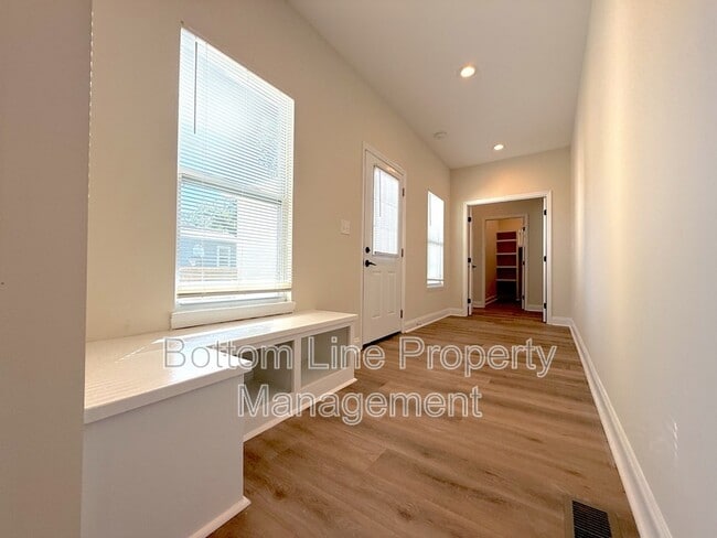 Building Photo - 1112 Pegram St