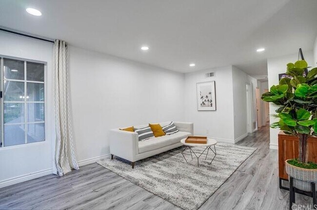 Building Photo - 1833 Camberley Ln