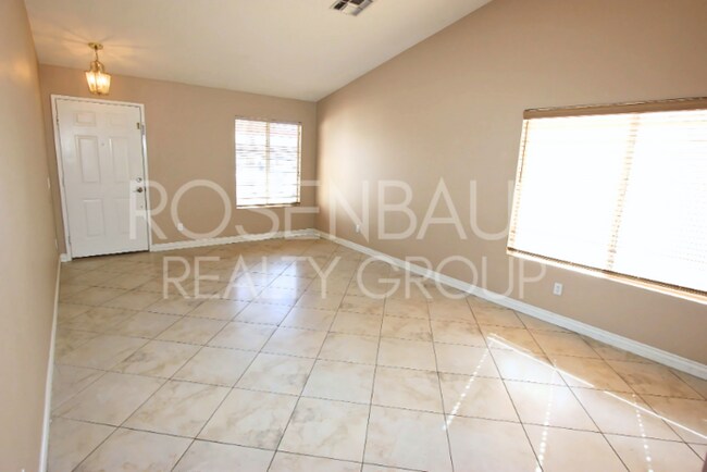 Building Photo - Charming 4-beds, 2-baths home in Wildflowe...