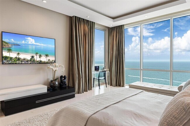 Building Photo - 16051 Collins Ave