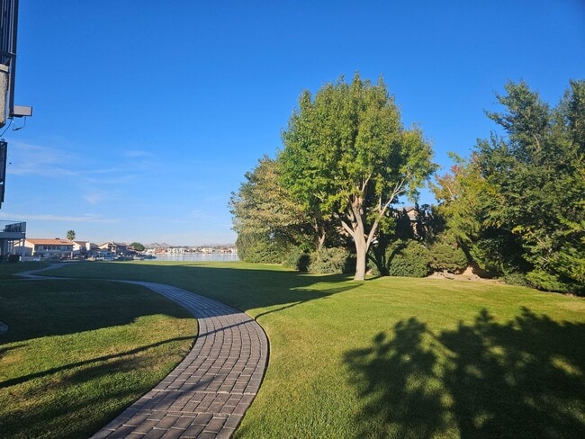 Building Photo - Beautiful condo ready for you to move into!