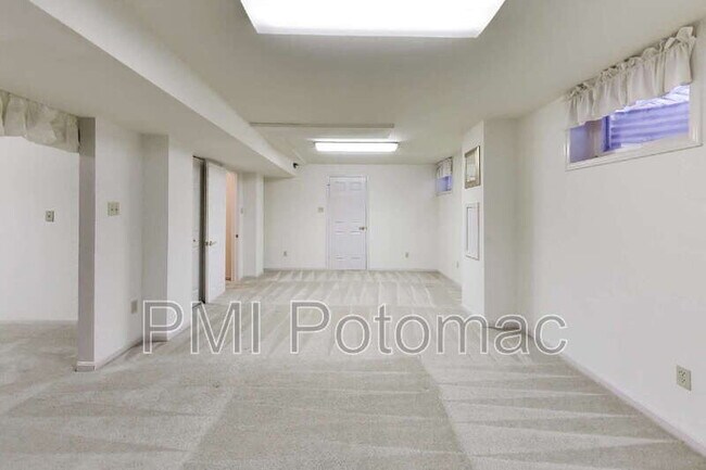 Building Photo - 14672 Brougham Way