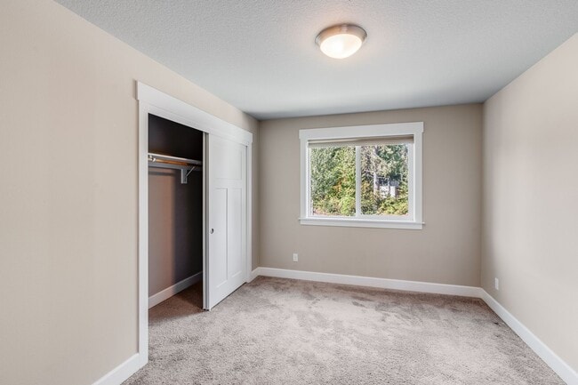 Building Photo - Beautiful 4 Bed, 3 Bath Rental Home in She...