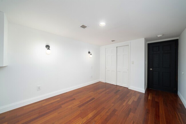 Building Photo - 344 Paterson Plank Rd