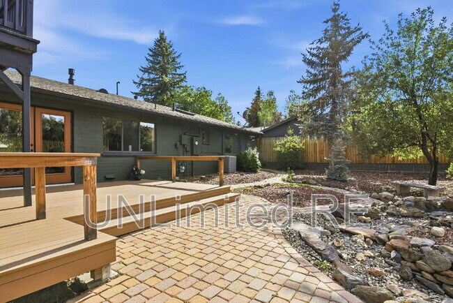 Building Photo - 2700 W Lynette Dr