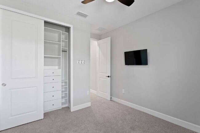 Building Photo - "Spacious 4-Bed, 4-Bath Retreat at 2612 Le...