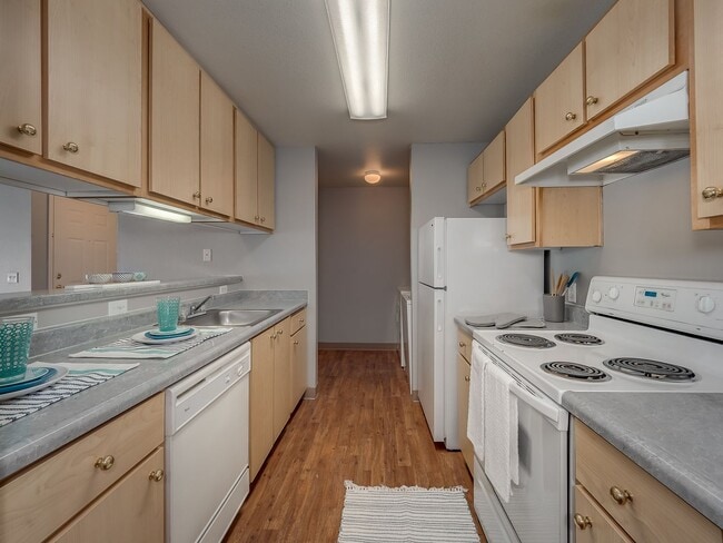 Building Photo - Life Just Got Better Come See For Yourself At Powell Court Apartments!!