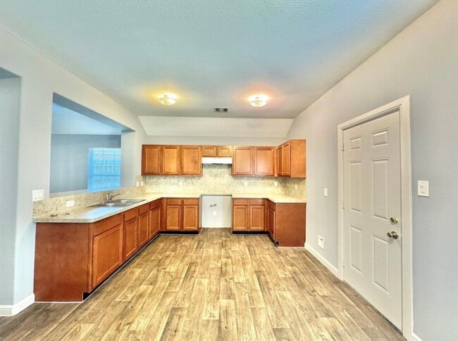 Building Photo - 6017 E Houston Rd