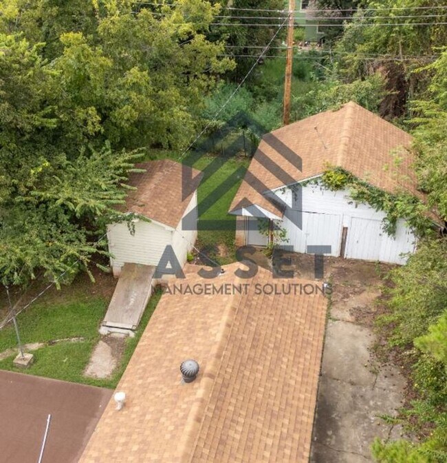 Building Photo - 316 E Harmon Dr