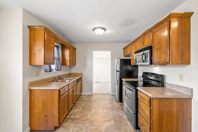 Building Photo - COMING SOON!!!    Lovely home in Wildwood West Subdivision