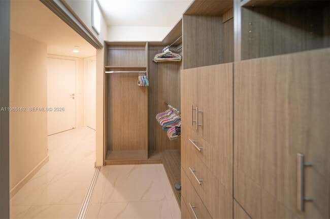 Building Photo - 16445 Collins Ave