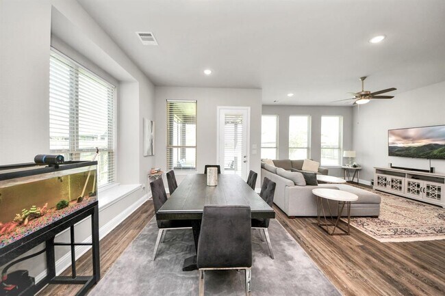 Building Photo - 6331 Cambrai Wood Ln