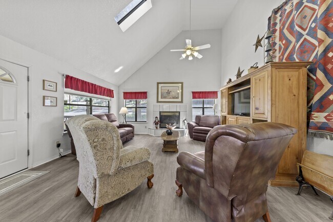 Building Photo - 126 North St