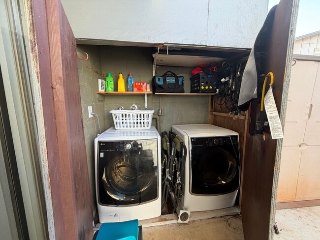 Building Photo - Bright Two Bedroom in Ewa Beach