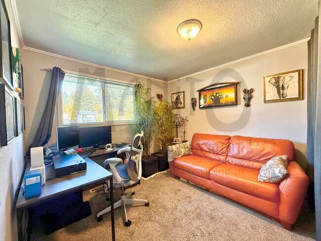 Building Photo - Beautiful South Hill Home