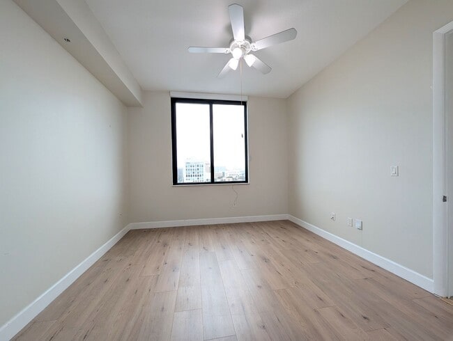 Building Photo - Modern 1BR/1BA Condo with 2 Parking Spaces – Prime Coral Gables Location